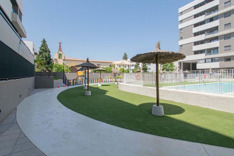 Foto f41fe03e-dd44-4eff-85d3-983e9521b37b. Pis amb calefacció aparcament piscina a colores - entreparques Sevilla