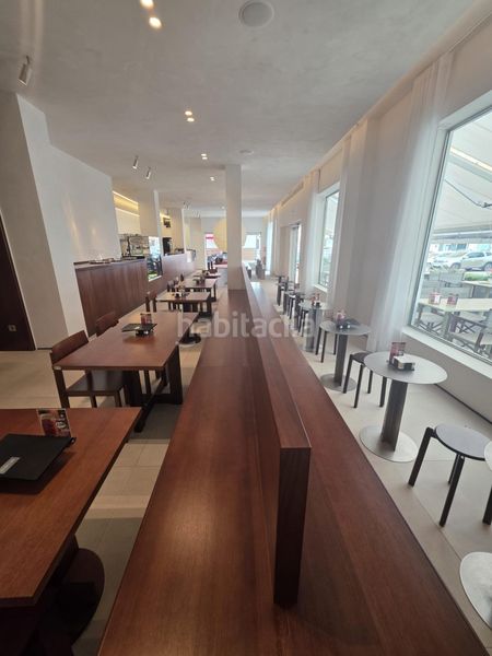 Foto 9411f8ef-b6d9-4181-9bea-881dad133d93. Traspaso local comercial se traspasa exclusiva cafeteríaheladería brunch con obrador!!! en Montequinto