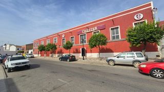 Gebäude  Paseo de la independencia. Edificio para vivienda sin terminar en pilas