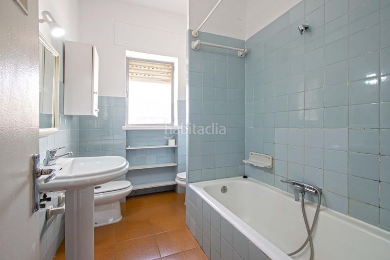 Foto febad17d-26bd-4c70-9189-d5c93508cf44. Pis amb aparcament a Tablada Sevilla