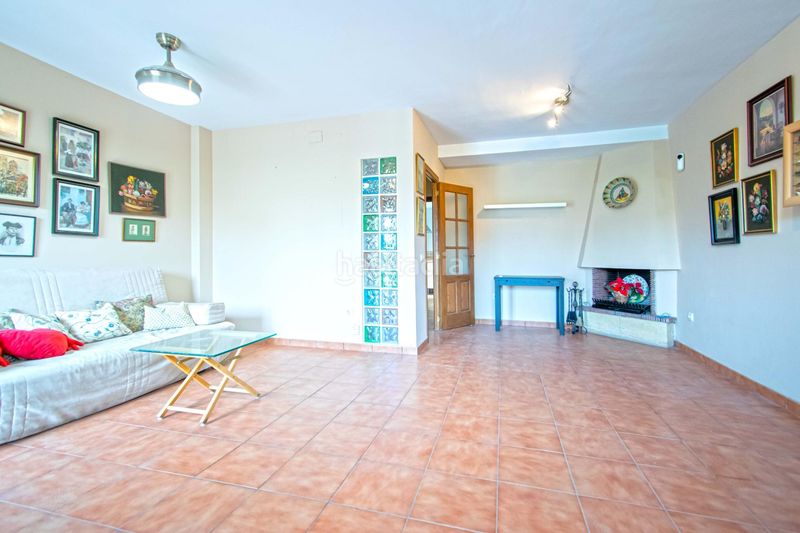 Foto 0e68336e-2e36-487f-a038-b834d2f9742c. Casa adossada amb aparcament a Las Almenas Tomares