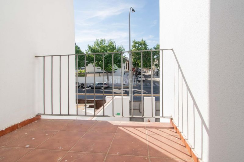 Foto 041b8975-5a97-4df8-8a71-1a4c35dff601. Casa adossada amb aparcament a Zona Universitaria Bormujos