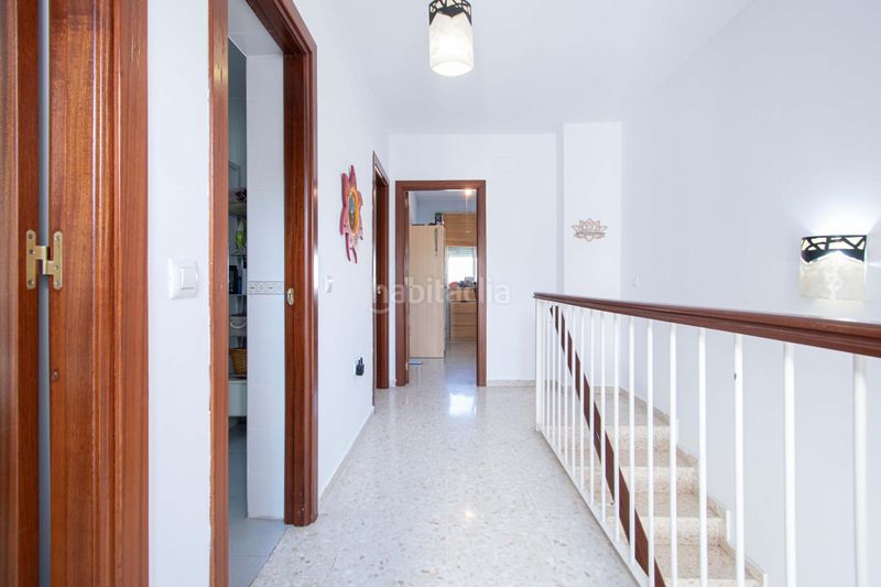 Foto b26c34b6-e57f-4ba8-bee1-4e07eb3d92f9. Casa adossada amb aparcament a Zona Universitaria Bormujos