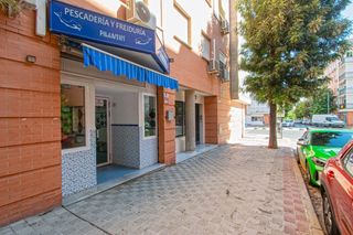 Local Comercial en Avenida de Europa. Gran oportunidad, venta de local y traspaso de estupendo negocio