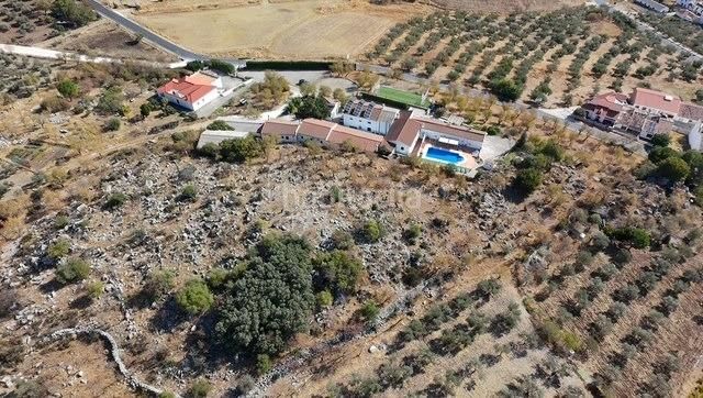 Foto 81ce2224-4e8a-44bd-be1d-780d86594887. Masia amb calefacció aparcament piscina a Montejaque