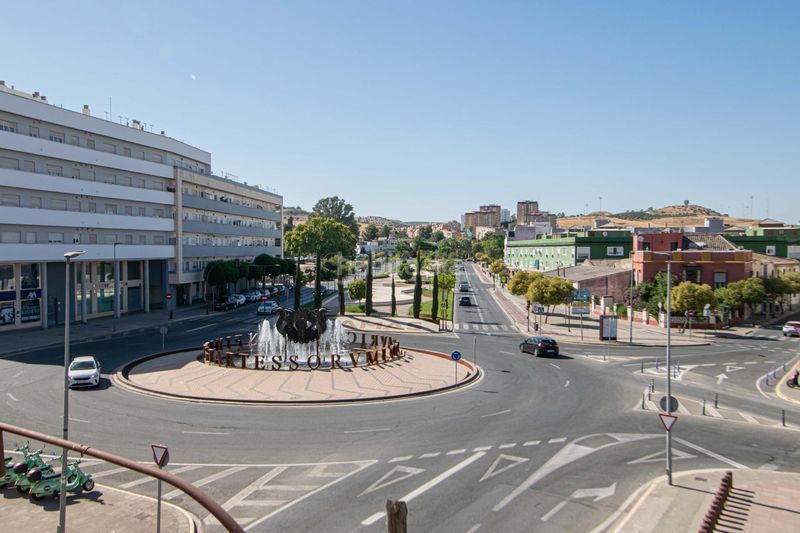 Foto bbe7116e-0f38-40e0-a265-d9a64f5bbef5. Pis amb calefacció aparcament a zona nueva Camas - marcelino camacho Camas