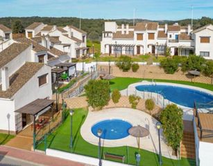 Reihenhaus in Ronquillo (El). Bonita casa adosada en el ronquillo con licencia turística!!