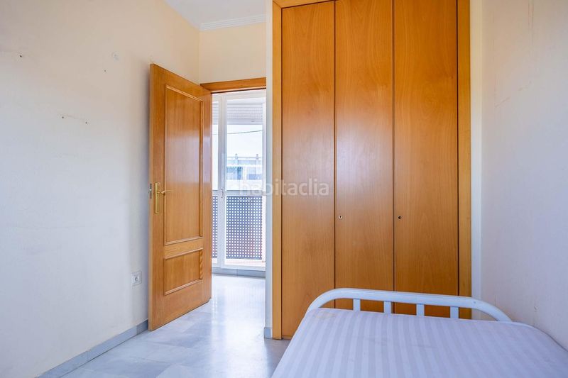 Foto a446256c-bc42-403c-880a-447c7ee2826f. Pis amb aparcament a colores - entreparques Sevilla