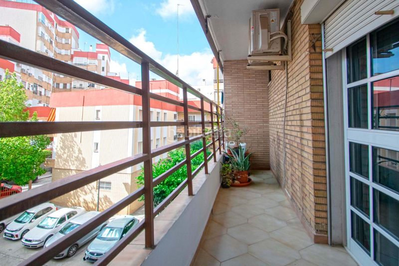 Foto cb80bd9a-b211-46a2-bb00-758d1448df70. Piso magnífica vivienda en triana, junto pagés del corro!!! en Sevilla