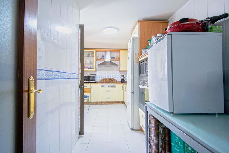 Foto e250f7a2-d0e8-40b9-9f84-2d3b6a644409. Pis amb calefacció piscina a colores - entreparques Sevilla