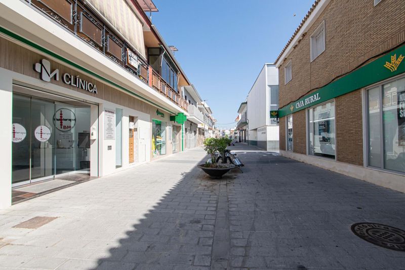 Foto 5a9245dd-0a6f-4d4e-8ebf-6dde9b188c1b. Casa  o local en venta en calle peatonal en la rinconada sevilla en Rinconada (La)