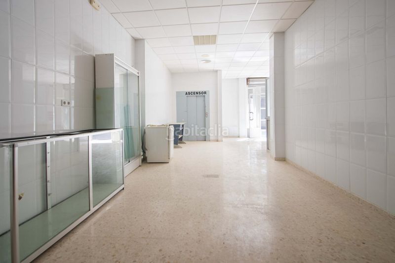 Foto a36f09c5-e09f-46ef-b4c2-02a530ce9e8f. Casa  o local en venta en calle peatonal en la rinconada sevilla en Rinconada (La)
