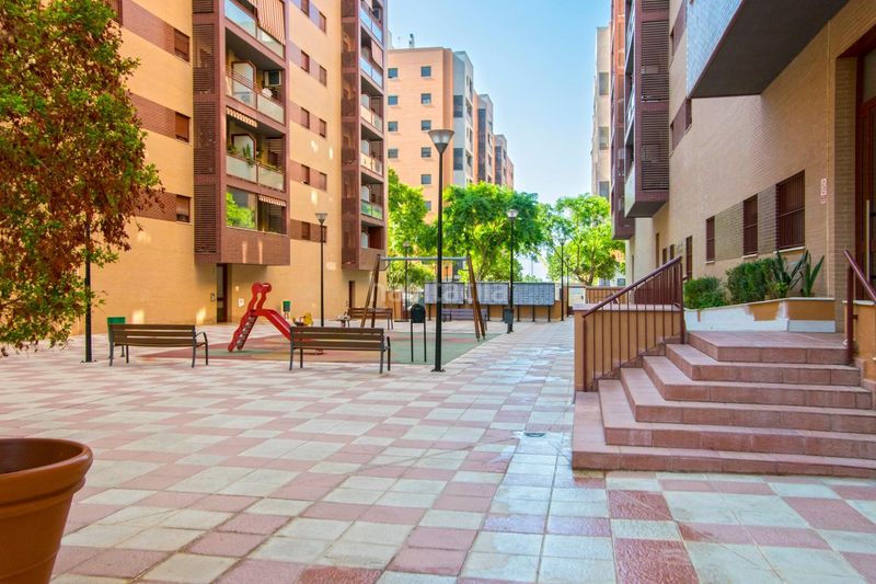 Foto ba78a578-93d2-43fa-a952-b5870795ac9c. Etagenwohnung mit parking in Entrenúcleos Dos Hermanas