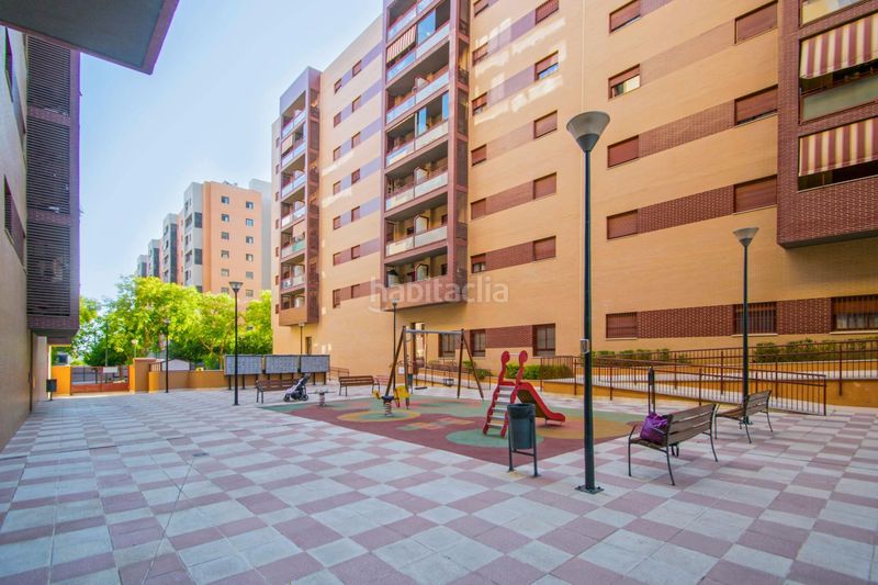 Foto f26f9ea5-52f1-43b3-a5cc-49c57b2095de. Etagenwohnung mit parking in Entrenúcleos Dos Hermanas