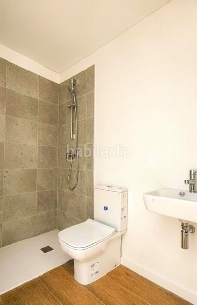Foto 00a0af9a-9aa5-4d1c-9cdc-ec6c927d576d. Piso  moderno con terraza, piscina en la azotea y garaje al lado de mercadona en Sevilla