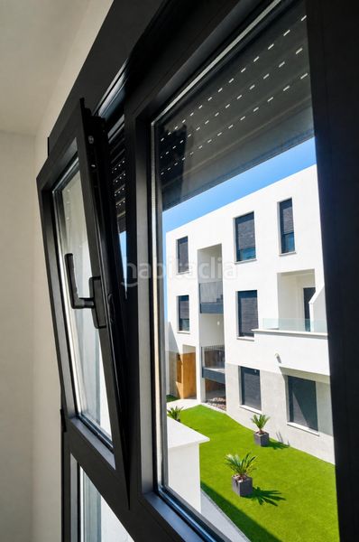 Foto 03958083-39aa-4d96-8696-ae3f137f9524. Piso  moderno con terraza, piscina en la azotea y garaje al lado de mercadona en Sevilla