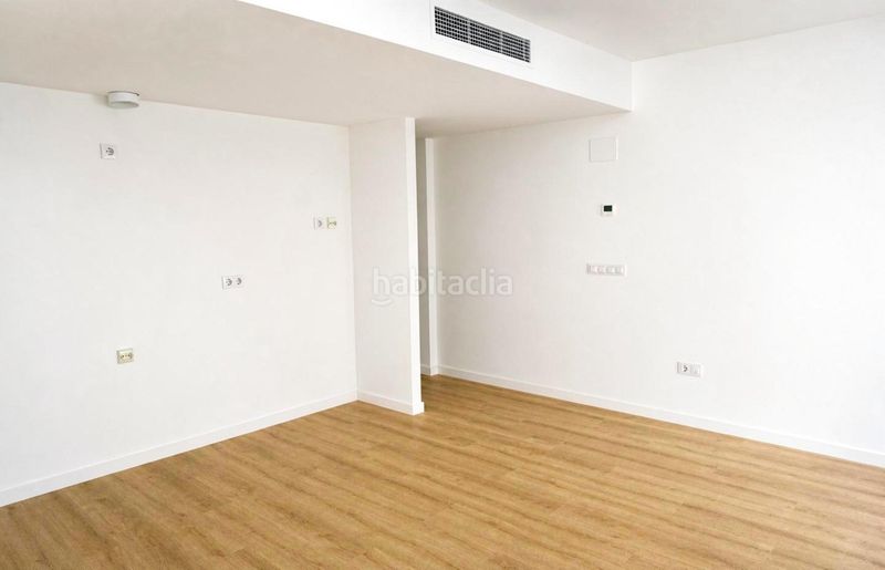 Foto 178cd32d-4e43-43e7-97b1-eaf4635e4b9d. Piso  moderno con terraza, piscina en la azotea y garaje al lado de mercadona en Sevilla