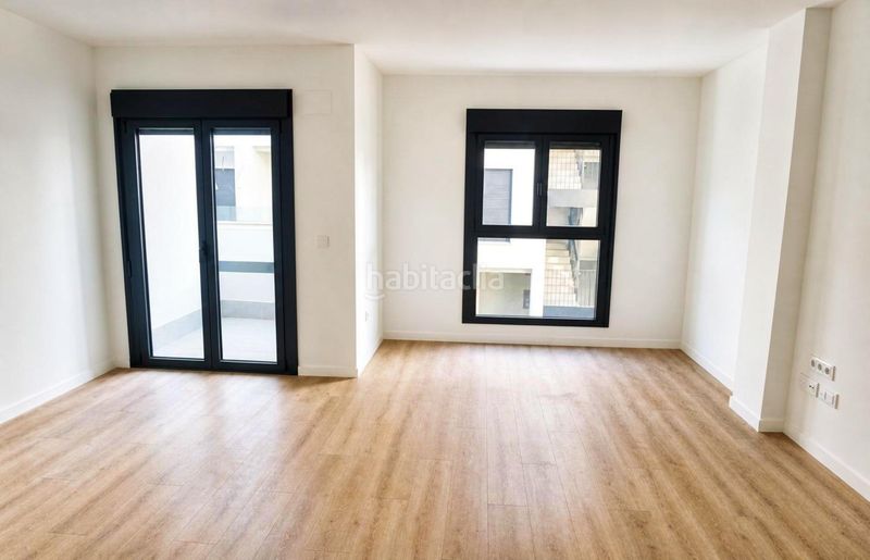 Foto 9d5f5686-33d6-46f2-8d87-b5ea271851be. Piso  moderno con terraza, piscina en la azotea y garaje al lado de mercadona en Sevilla