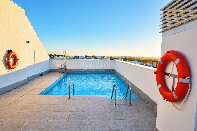 Foto e92f57b4-382e-491a-810b-0b67a9349a1b. Piso  moderno con terraza, piscina en la azotea y garaje al lado de mercadona en Sevilla