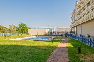 Rent Studio in Parque Alcosa. Estudio en alquiler en edificio lux sevilla, con plaza de garaje