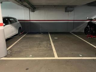 Aparcament cotxe  Centelles - carrer dels comtes de centelles. 8 places d aparcament al mateix parking