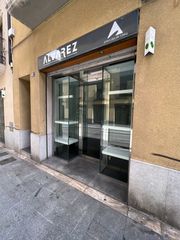 Rent Business premise in Centelles - cl nou 12. Local blindat apte per joieria