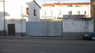 Terreny residencial  Manlleu - calle angel guimera. Elegante finca en venta en la encantadora localidad de manlleu,