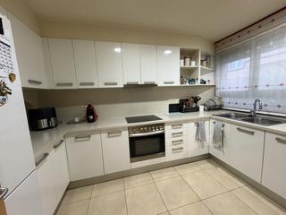 Piso  Centelles - cl rafael casanova. Piso planta baja con parquin