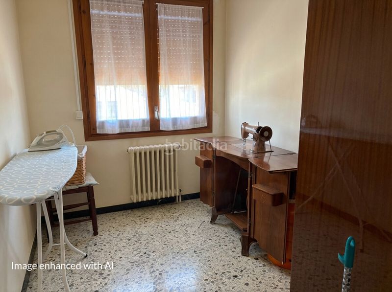 Foto 03906810-fa34-4a33-847c-350138316951. Casa aparellada amb calefacció a Centelles