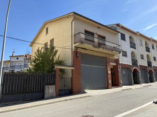 Casa aparellada  Centelles - cl galejadors. Casa en venta en centelles con garaje de 120 m, terraza y vistas