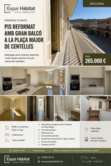 Flat  Centelles - plaça major. Luz, carácter y un gran balcón a la plaça major