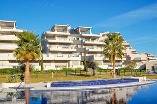 Planta baixa a Calle marbella 10. Este moderno y amplio apartamento está situado en una urbanizaci