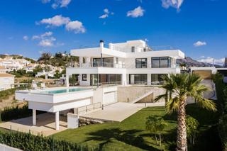 Xalet a Calle galatea 5b. Increible villa en venta en nueva andalucia