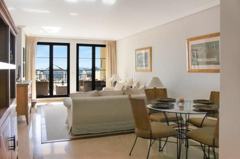 Foto 76611a7f-5107-4d4a-b30f-ef8f0cf74e7c. Rent flat in los arqueros - puerto del almendro Benahavís