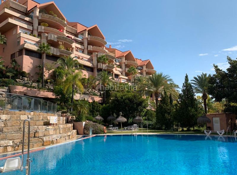 Foto 33f98b9a-6aaa-4cd8-b8b2-6447ac1c054c. Pis amb calefacció aparcament piscina a Nueva Andalucía centro Marbella