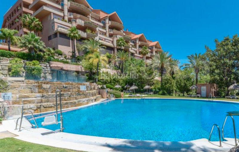 Foto 69eb8579-bcd3-46d1-b53d-04a4d00afafc. Pis amb calefacció aparcament piscina a Nueva Andalucía centro Marbella