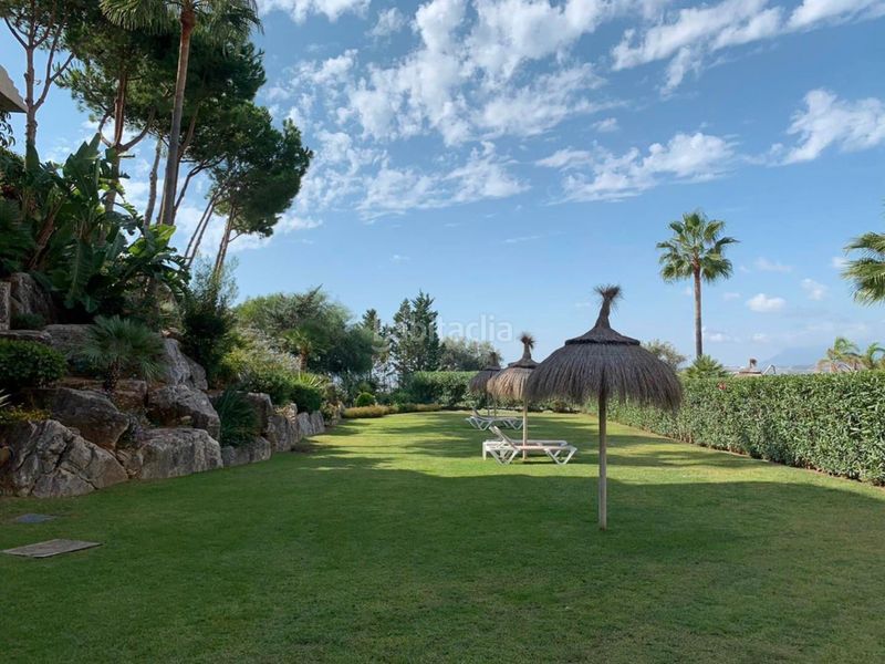 Foto c513ca30-bed2-43ea-a642-5f8d9c94328f. Pis amb calefacció aparcament piscina a Nueva Andalucía centro Marbella