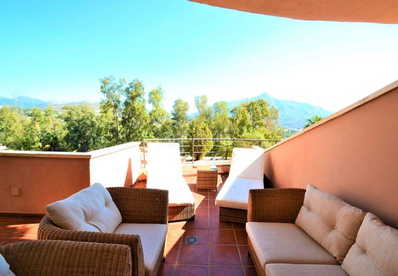 Foto c7bc0bda-e467-4b23-802f-ba1281a71262. Pis amb calefacció aparcament piscina a Nueva Andalucía centro Marbella