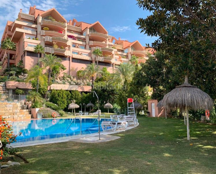 Foto e3a57575-e11e-4250-b931-cf0c2b509bda. Pis amb calefacció aparcament piscina a Nueva Andalucía centro Marbella