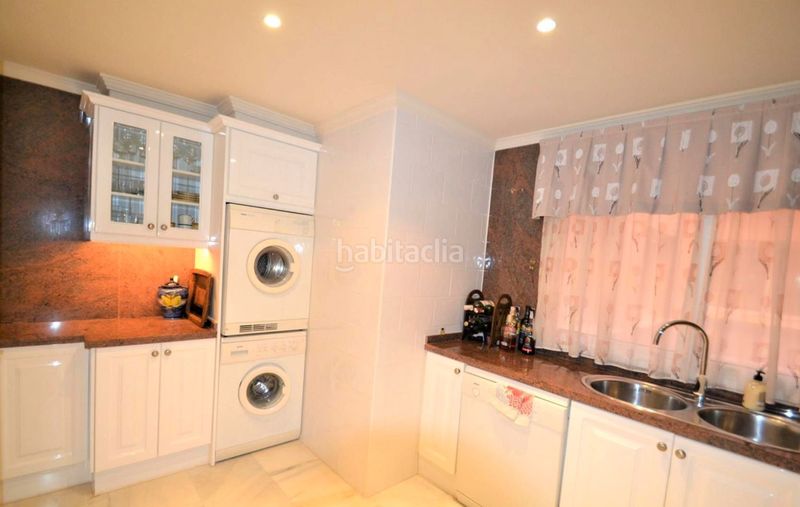 Foto e3b22127-f5a6-477d-9886-08c4ea79c94b. Pis amb calefacció aparcament piscina a Nueva Andalucía centro Marbella