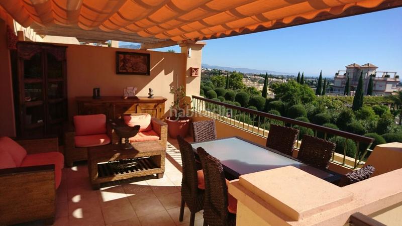 Foto 92fcc14a-b375-4a70-9731-00ae775ac417. Miete zweistöckige wohnung mit heizung parking pool in Benahavís