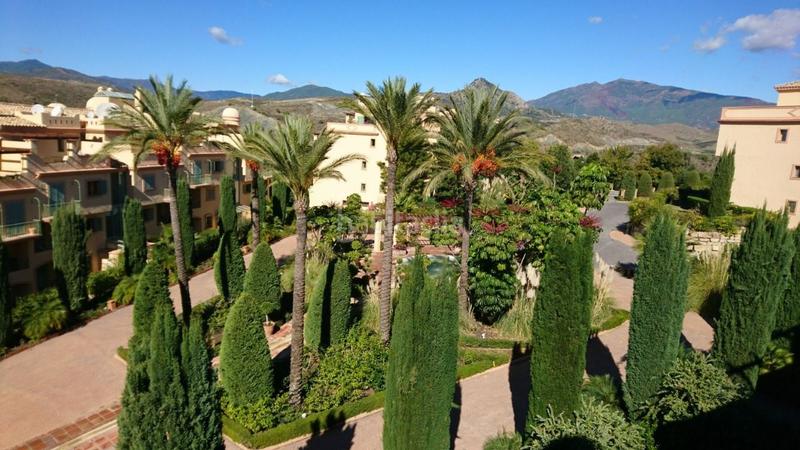 Foto b5ef3beb-bfdf-48f3-b648-bedbd15a4159. Miete zweistöckige wohnung mit heizung parking pool in Benahavís