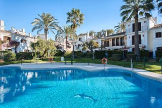 Xalet a Urbanización villas andaluzas 36. Casa adosada de 2 dormitorios ubicada en la urbanización frente