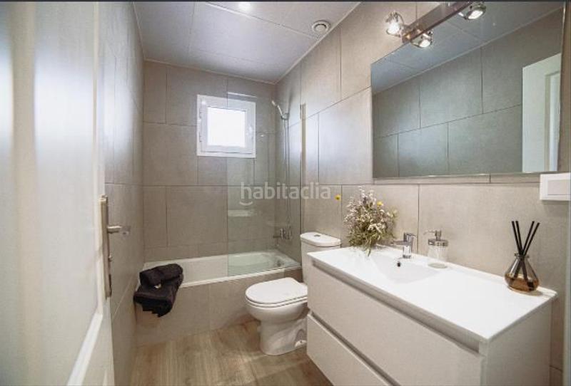 Foto aa165746-841b-4f59-82cd-35fbea60dddf. Piso small oasis es el nombre del exclusivo conjunto residencial que es un pedacito de espacio con aun más mágia que hacer vida en la c en Manilva