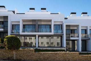 Casa a San Enrique-Guadiaro-Pueblo Nuevo. Una magnífica vivienda con todo lujo de comodidades, un entorno