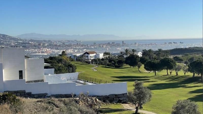 Foto a683581c-ea81-49fd-91fc-a689ff72ad42. Casa oportunidad de comprar una espectacular villa en una exclusiva urbanización muy cerquita del mar. en Mijas