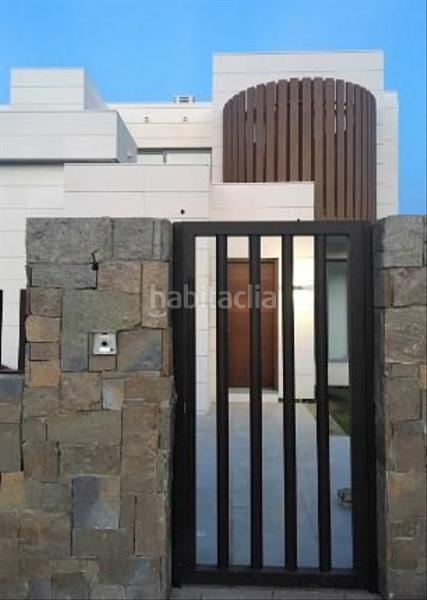 Foto beb5e389-dc91-42f8-9da7-efaefb46d611. Casa oportunidad de comprar una espectacular villa en una exclusiva urbanización muy cerquita del mar. en Mijas