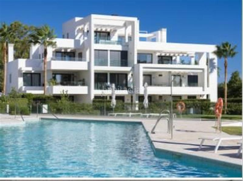 Foto 378379d5-aa9c-4988-8f5f-e8f7a4a2bfdb. Ático este hermoso y moderno ático tiene tres habitaciones distribuidas en dos niveles con sus propio acceso a las terrazas. en Estepona