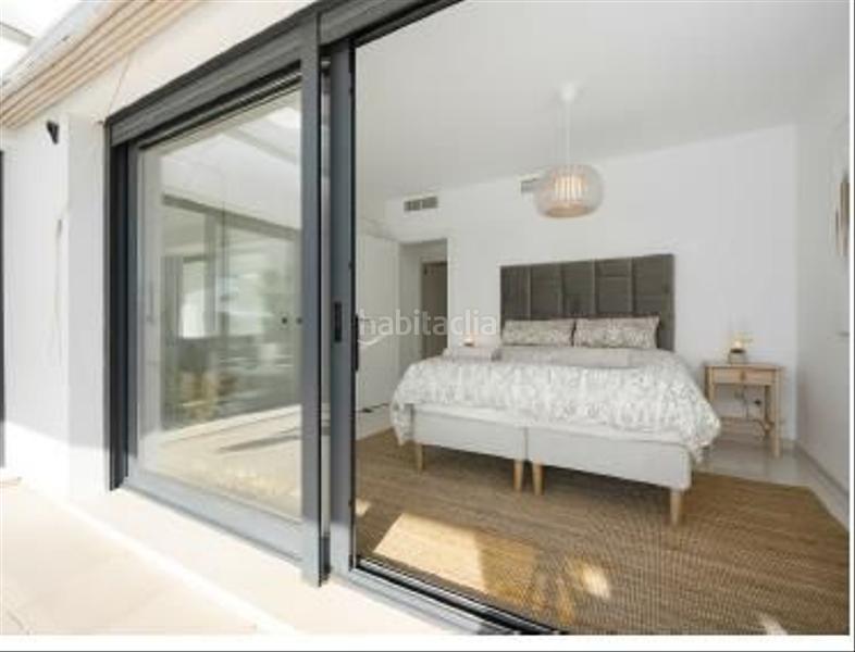 Foto b65762be-fed7-467a-acb4-6fc9e123af79. Ático este hermoso y moderno ático tiene tres habitaciones distribuidas en dos niveles con sus propio acceso a las terrazas. en Estepona