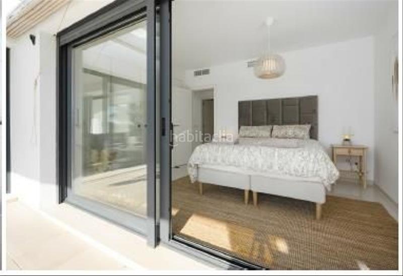 Foto ebb8a9e4-347b-45b1-991b-4fdbc9ca1f23. Ático este hermoso y moderno ático tiene tres habitaciones distribuidas en dos niveles con sus propio acceso a las terrazas. en Estepona
